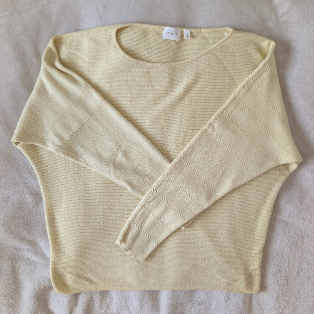 3/$30 Nordstrom Cyrus soft butter yellow knit sweater